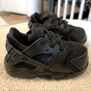 New With Tags/Box Black Baby Nike Huarache